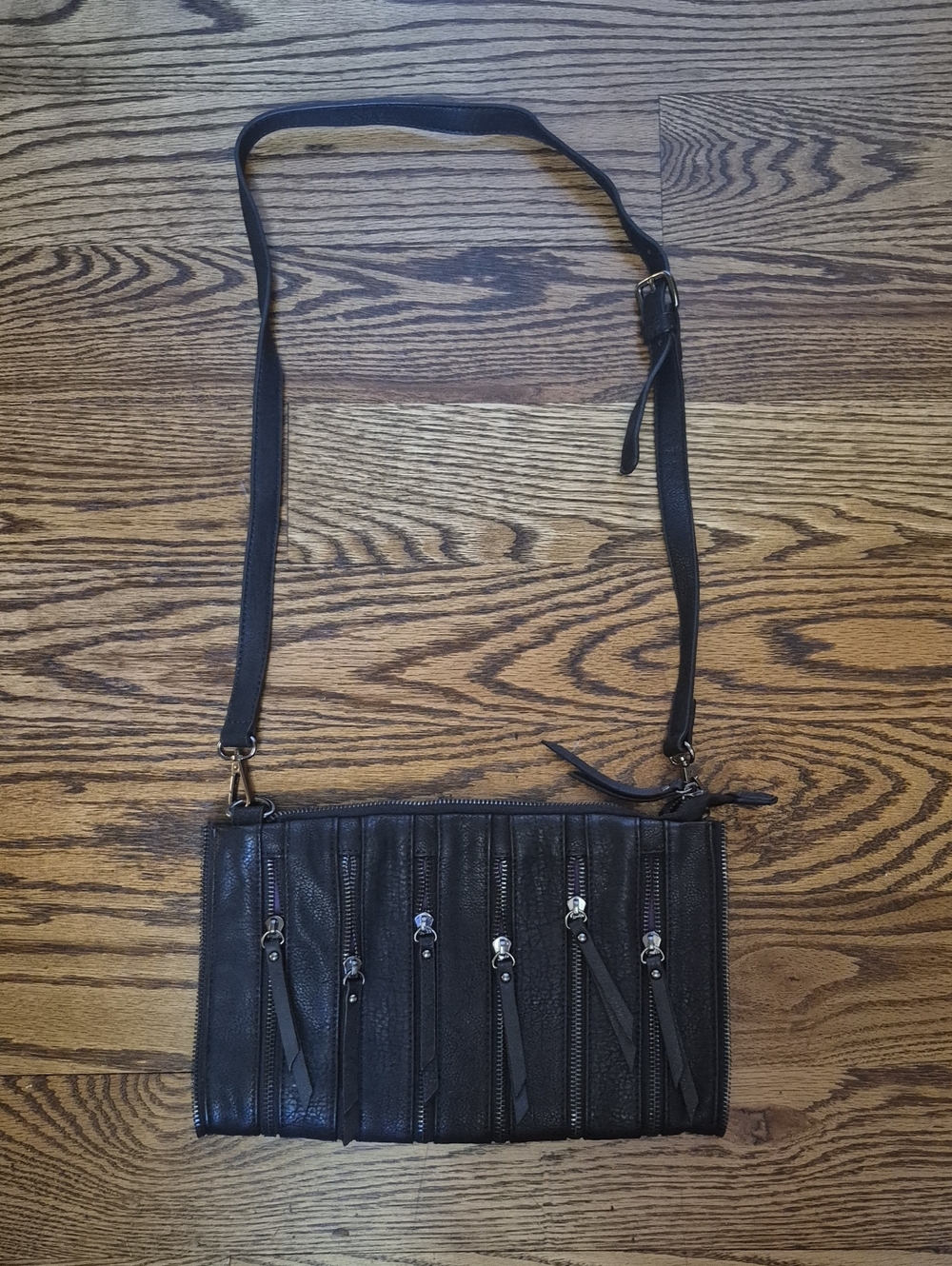 NWOT! SONDRA ROBERTS SR2 Black Leather ZIPPER Crossbody Bag